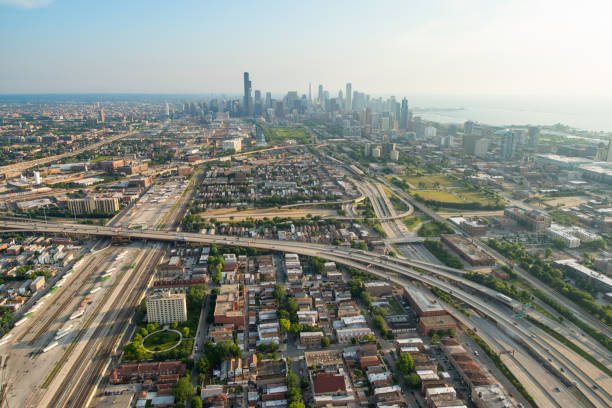 vue aérienne de chicago - chicago aerial photos et images de collection