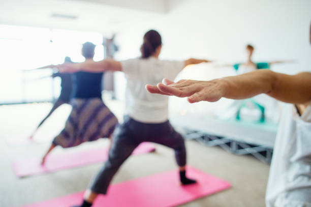 women learning yoga in yoga class - concentration flexibility full length healthy lifestyle imagens e fotografias de stock