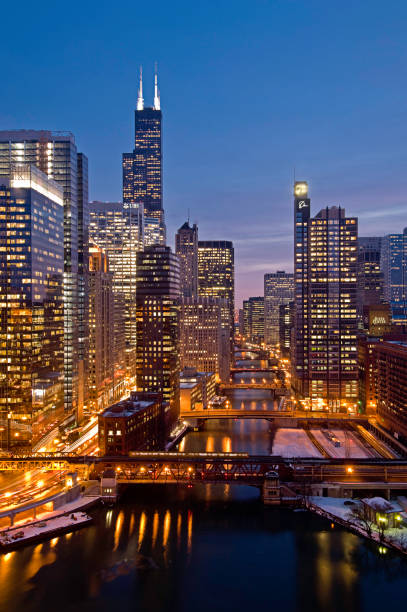 city view chicago river - sears tower stock-fotos und bilder