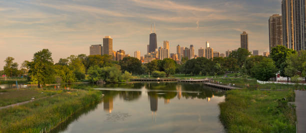 istock Lincoln Park Chicago Sunset Panorama 694691712