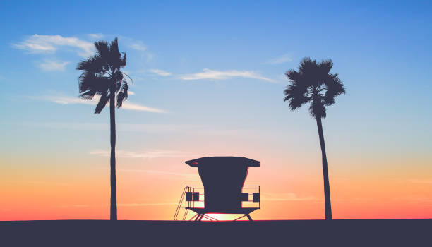 istock Vintage Lifeguard Tower At Sunset 694694748