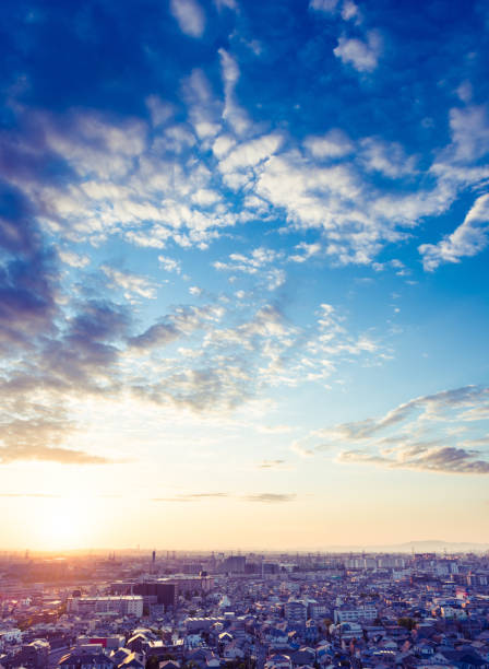 日本の都市景観 - dramatic sky ストックフォトと画像