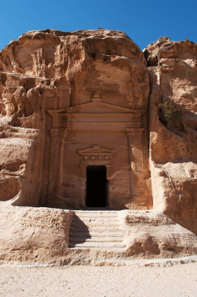 jordania: vista de beidah, pequeña petra, conocida como el siq al-barid, un sitio arqueológico nabateo con edificios tallados en las paredes de los cañones de piedra arenisca, ubicados al norte de petra - el barid fotografías e imágenes de stock