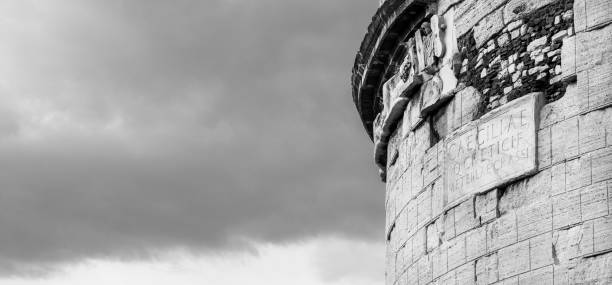 tumba de caecilia metella (con espacio de copia) - caecilia metella fotografías e imágenes de stock