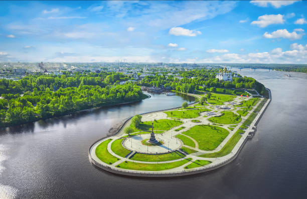 Strelka park in  Yaroslavl, Russia Famous Strelka park in place of confluence of Kotorosl and Volga rivers in Yaroslavl, Russia golden ring of russia photos stock pictures, royalty-free photos & images