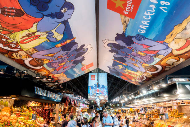 marché de la boqueria de barcelone - market stall spain fruit trading photos et images de collection