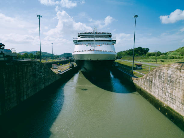 cruise ship enters miraflores locks at panama canal - panama canal panama canal container imagens e fotografias de stock