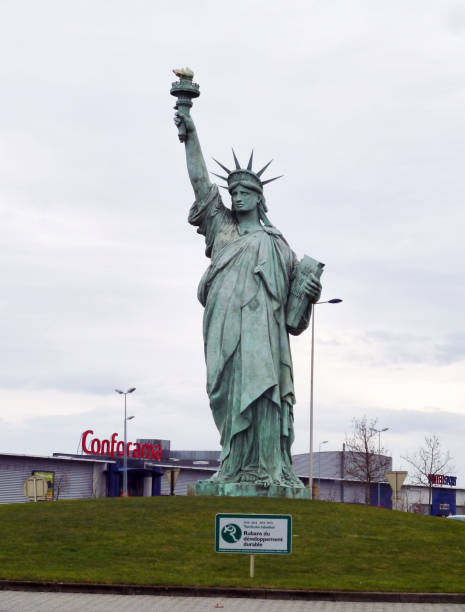 콜마르에 자유의 여 신상 - replica statue of liberty 뉴스 사진 이미지