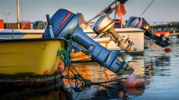 small boats with attached outboard motors in harbor - outboard motor imagens e fotografias de stock