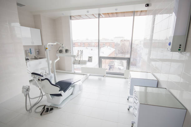 dental clinic interior with modern dentistry equipment - dental light dental equipment hospital professional occupation imagens e fotografias de stock