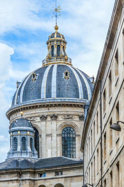 architektura paryża - art nouveau door paris france luxury zdjęcia i obrazy z banku zdjęć