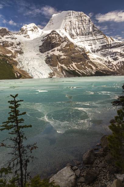 istock Berg Lake Hiking Trail 694986174