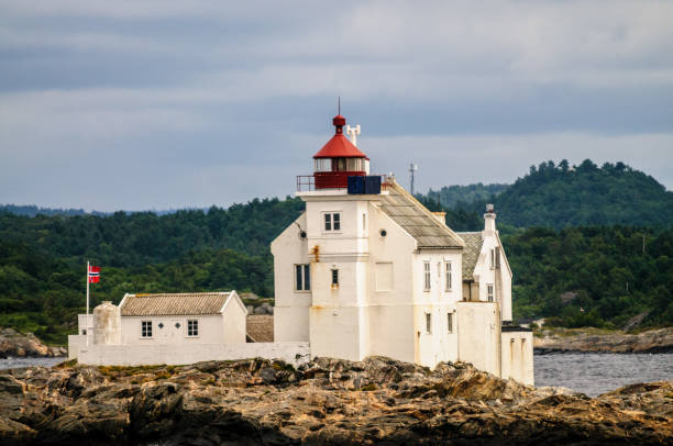 farol antigo  - lighthouse beacon sailing storm - fotografias e filmes do acervo