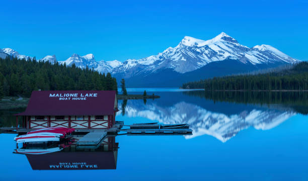 istock Maligne Lake Boathouse 695016788