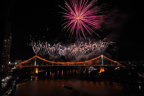 fuegos artificiales del río brisbane hilight - hilight fotografías e imágenes de stock