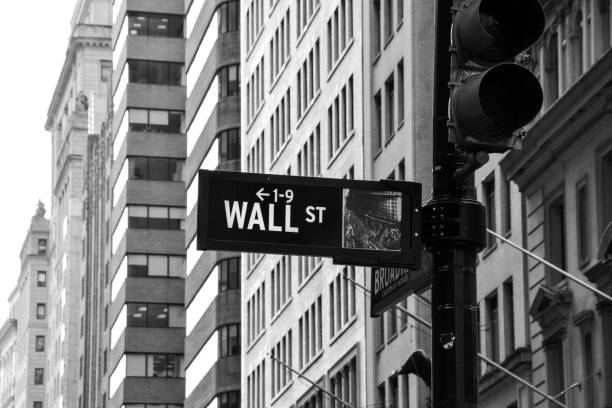 istock Wall Street sign in black and white 695066058