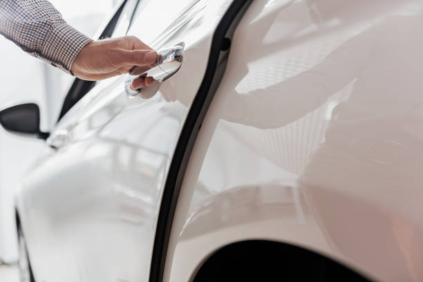 istock Man arm turning on modern car 695068836
