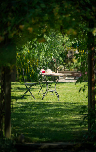 istock garden desk decoration 695088472