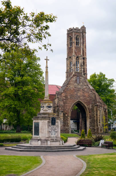 istock Greyfriars Tower and war memorial, King's Lynn, Norfolk 695101400