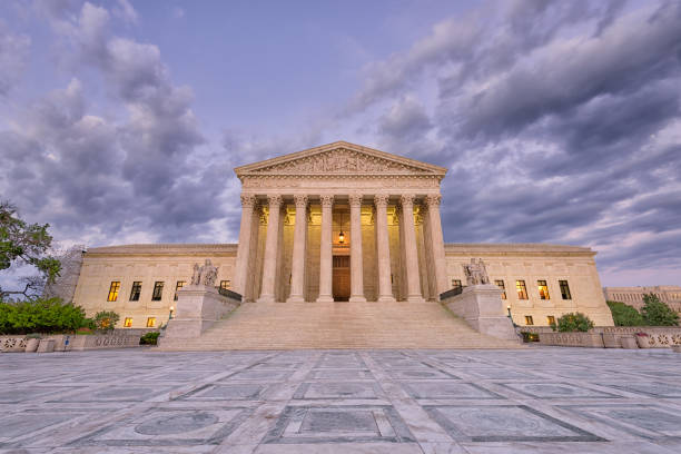 sąd najwyższy stanów zjednoczonych - legal system us supreme court column washington dc zdjęcia i obrazy z banku zdjęć