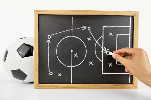 istock teaching the new tactics for the match 695128022