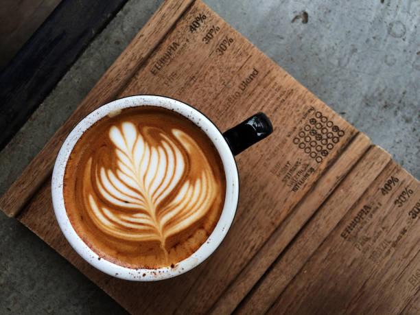 nice texture of latte art on hot latte coffee - cafe macchiato latté heat coffee imagens e fotografias de stock