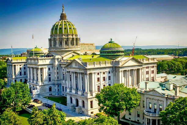 capitole de l’état, immeuble du centre de harrisburg, pennsylvanie, etats-unis - pennsylvania harrisburg government state photos et images de collection