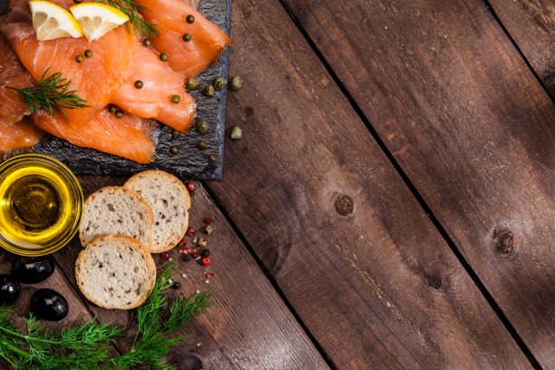 preparazione di canape di salmone affumicato - smoked salmon cooking copy space food foto e immagini stock