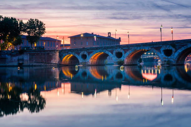 istock Pont Neuf in Toulouse at sunset 695180364