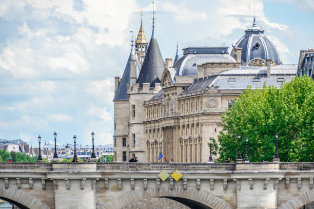 architektura paryża - art nouveau door paris france luxury zdjęcia i obrazy z banku zdjęć