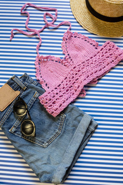 istock Knitted top and jeans shorts 695287598
