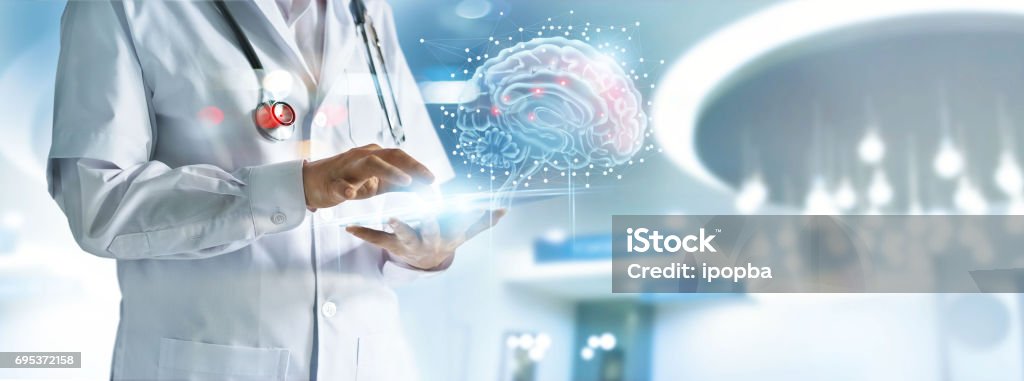 의사 검사 뇌 컴퓨터 인터페이스, 과학 및 의학 개념에 혁신적인 기술 테스트 결과 - 로열티 프리 의사 스톡 사진