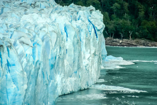 パノラマに広がるショットペリトモレノ氷河 - ice arctic crevasse glacier ストックフォトと画像