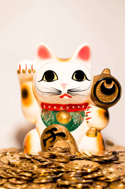 istock Beckoning cat and 5 yen ball 695411596