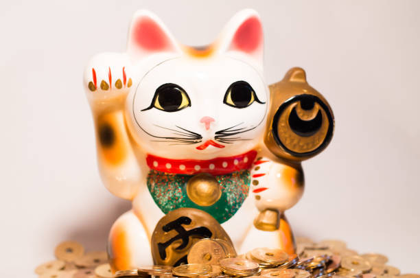 istock Beckoning cat and 5 yen ball 695412234