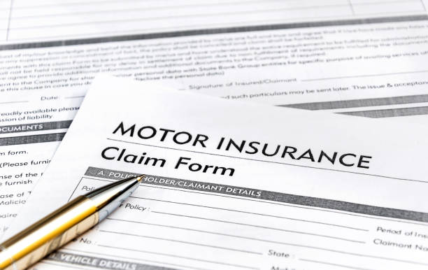istock Pen on motor insurance claim form. 695416606
