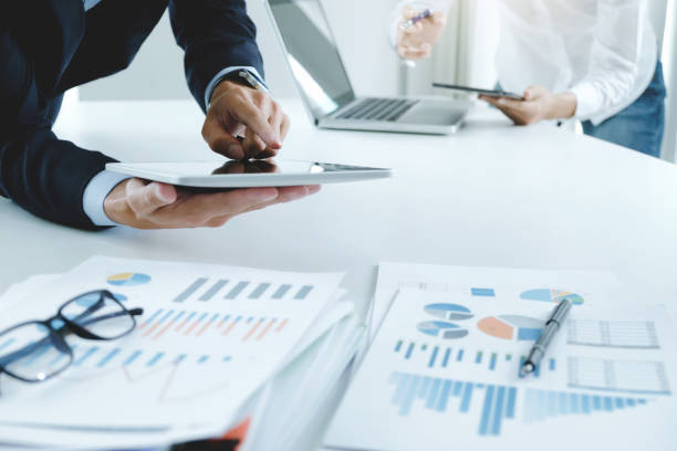 istock Startups businessmen teamwork brainstroming meeting to discuss plan startup project. 695450590