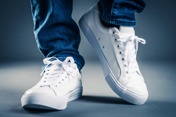 47.900+ Zapatillas Blancas Para Hombres Fotografías de stock, fotos e  imágenes libres de derechos - iStock