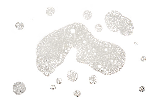 Grupo de burbuja de espuma y las manchas de jabón o champú lavado aislado sobre fondo blanco en el diseño de objetos de fotografía vista superior photo