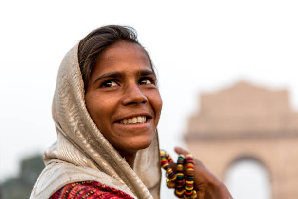 indische zigeunerin, new delhi, indien - human face india new delhi traditional culture stock-fotos und bilder