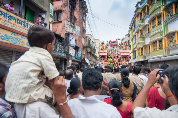 processione del dio indù ram, sita e hanuman - shiva hindu god statue dancing foto e immagini stock