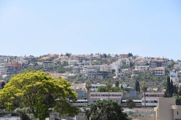 pueblo árabe en galilea - druze fotografías e imágenes de stock