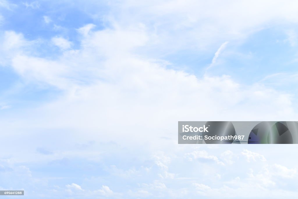 Blauer Himmel mit Wolken  - Lizenzfrei Abstrakt Stock-Foto
