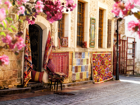 exterior tienda de alfombras en Antalya, Turquía photo
