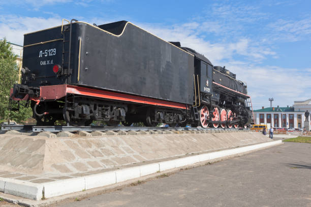 Locomotive-worker L-5129 at the station square in Kotlas, Arkhangelsk region Kotlas, Arkhangelsk region, Russia - August 12, 2016: Locomotive-worker L-5129 at the station square in Kotlas, Arkhangelsk region kotlas stock pictures, royalty-free photos & images