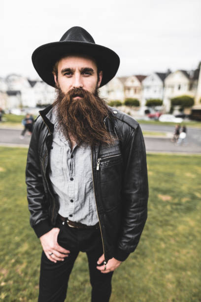 istock solo traveler in alamo square, san francisco 695796404