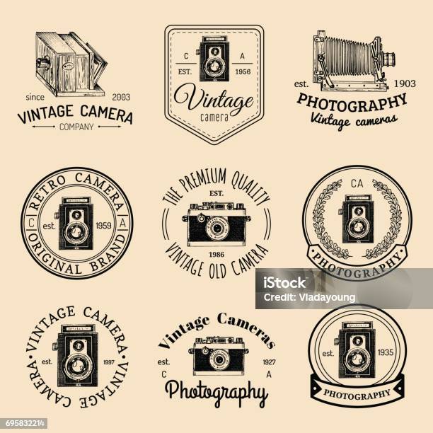 Vecteur Défini Danciens Logos De Caméras Studio Photo Vintage Signes De Salon Ou Étiquettes Vecteurs libres de droits et plus d'images vectorielles de Appareil photo