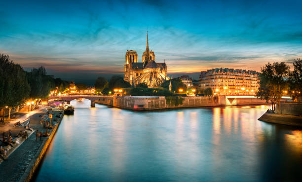 Notre Dame de Paris, France Ile de la Cite and Notre Dame at sunset, Paris, France seine river stock pictures, royalty-free photos & images
