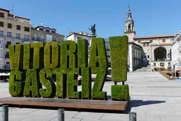 plaza de la virgen blanca, vitoria gasteiz, país vasco, españa - álava fotografías e imágenes de stock