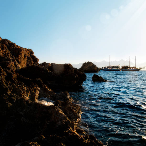 istock people on sailboat travelling 695929318